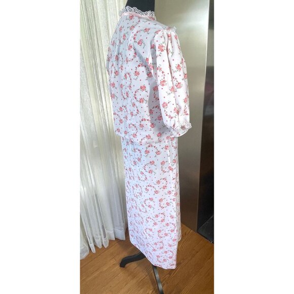 Vintage 1980s peignoir set, white, pink floral, flannel negligee and bed jacket - Picture 7 of 9